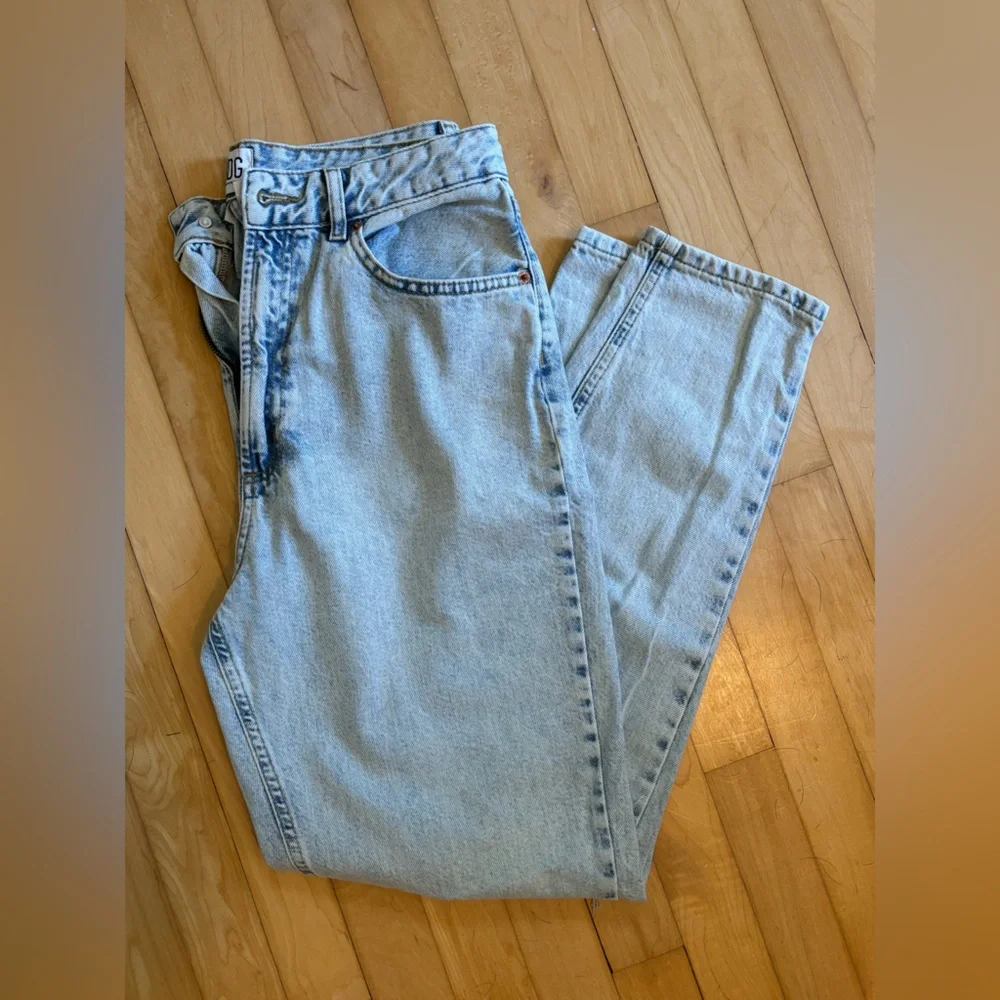 BDG Urban Outfitters Mom Jeans - Picture 3 of 3